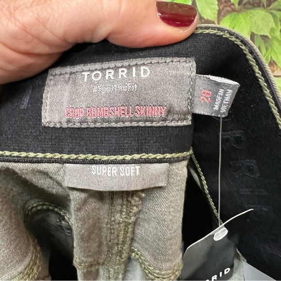 NWT TORRID Olive Cropped Bombshell Skinny Jeans, 28W - Picture 10 of 11